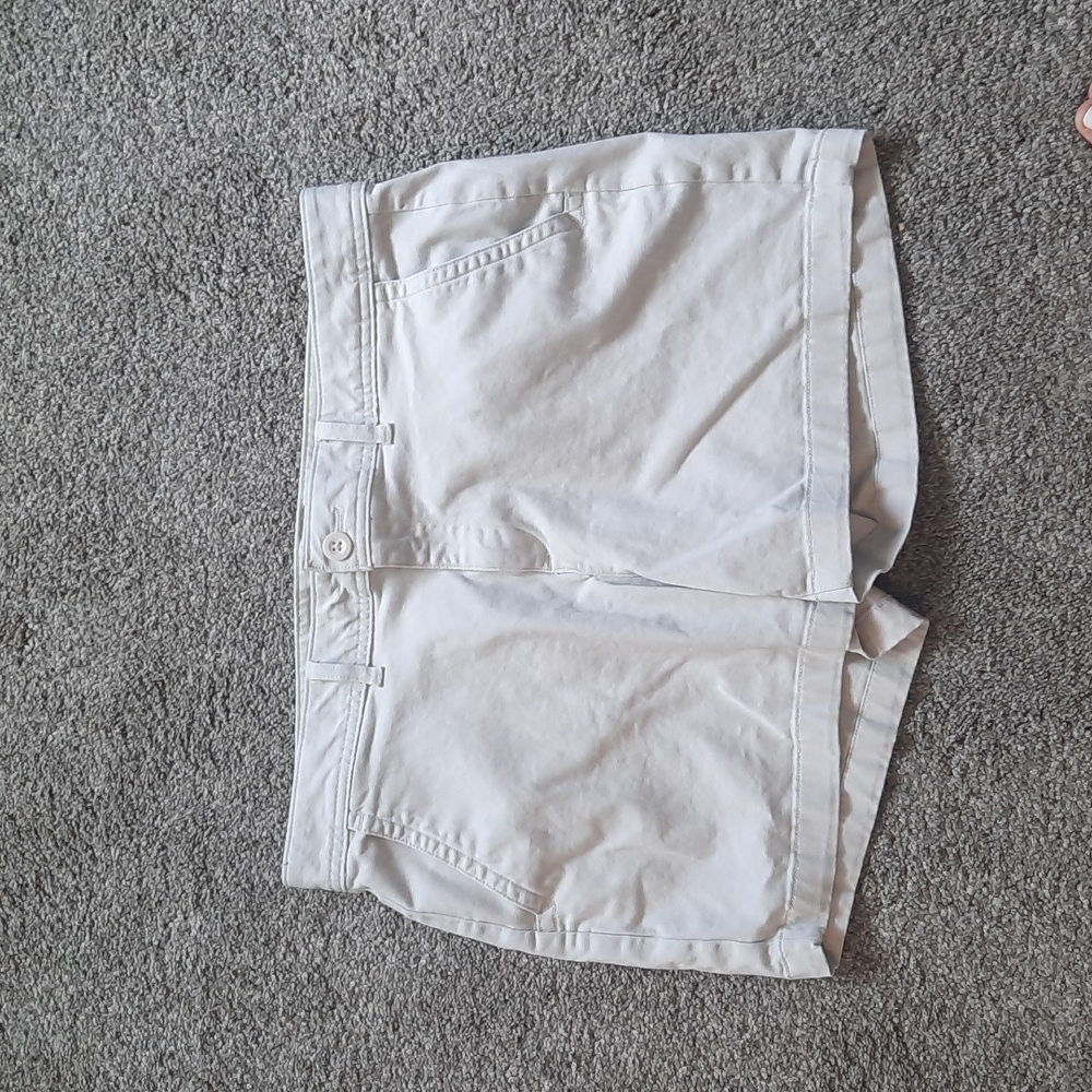 Eddie Bauer BeigeSlighty Curvy Fit  5in inseam Shorts sz 16